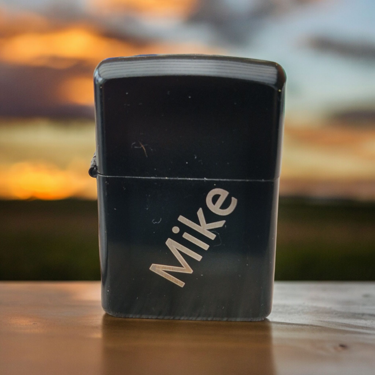 Der Klassiker *Benzinfeuerzeug* mit deiner persönlichen Note