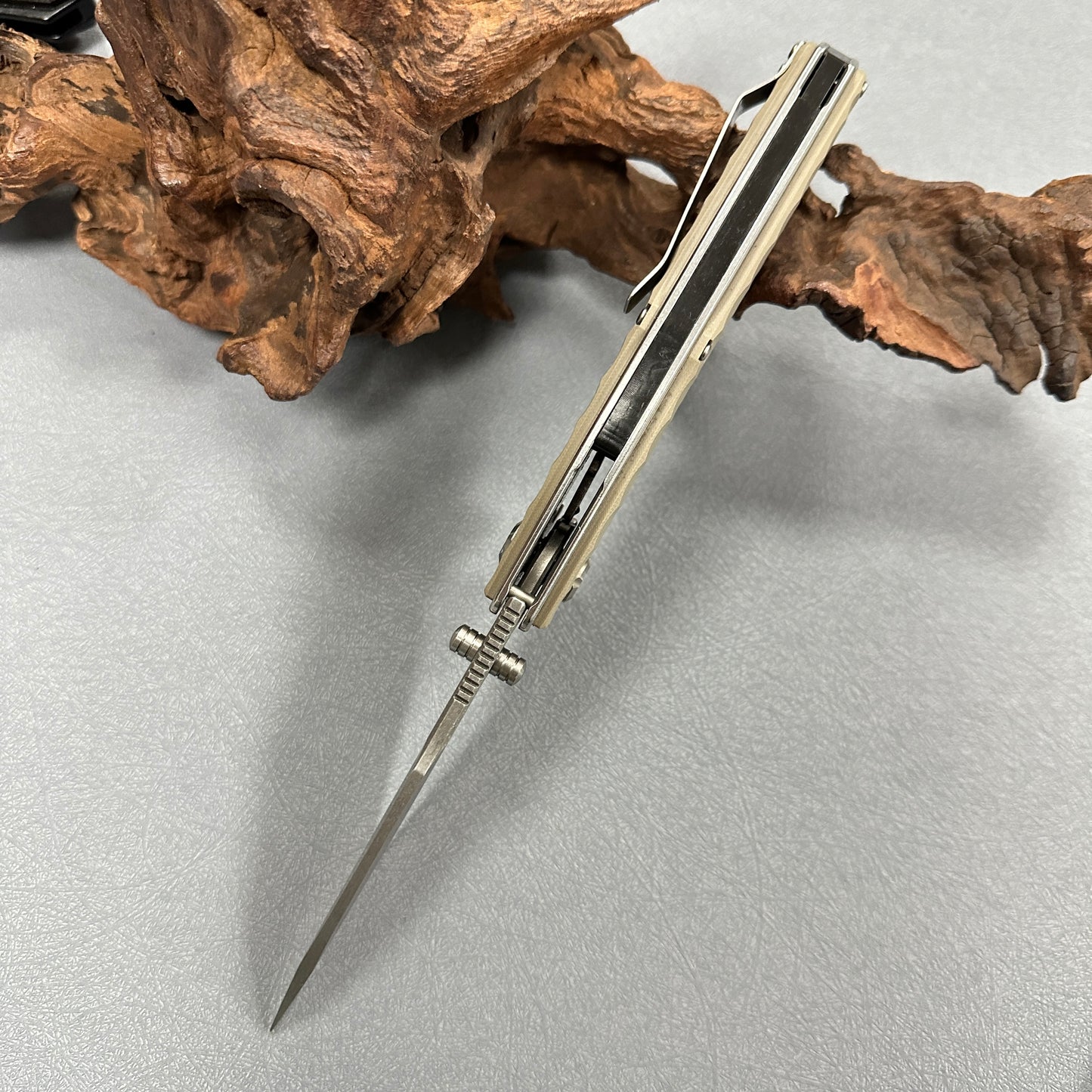 Vyros II-Premium Klappmesser aus D2 Edelstahl