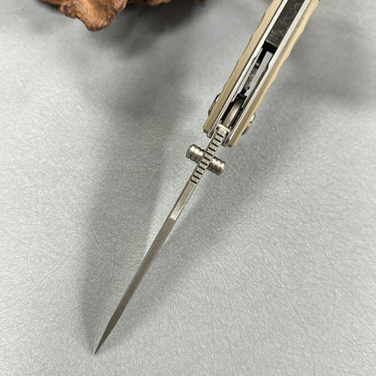 Vyros II-Premium Klappmesser aus D2 Edelstahl